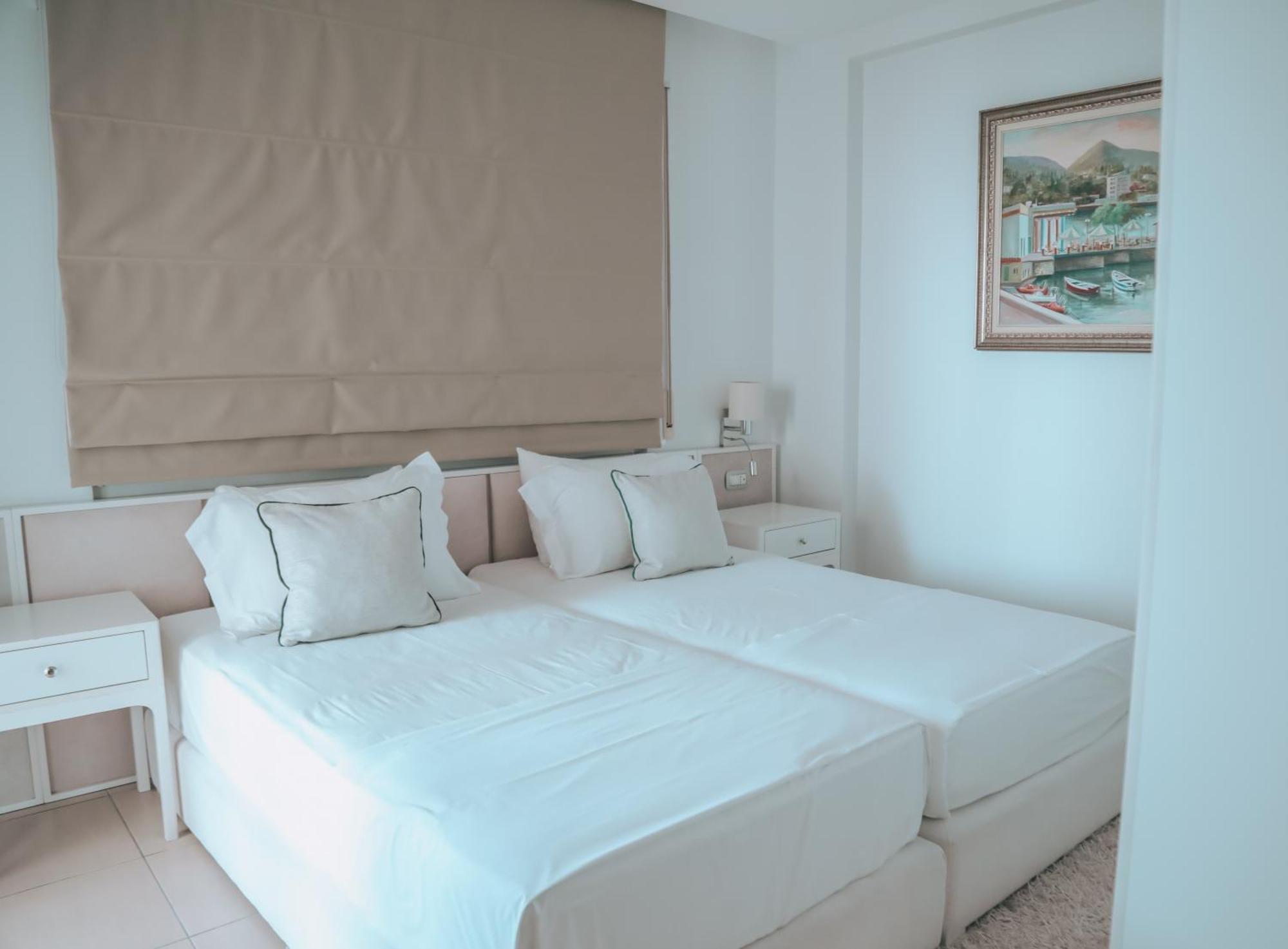 Limani Deluxe Apartments Sarande Bagian luar foto