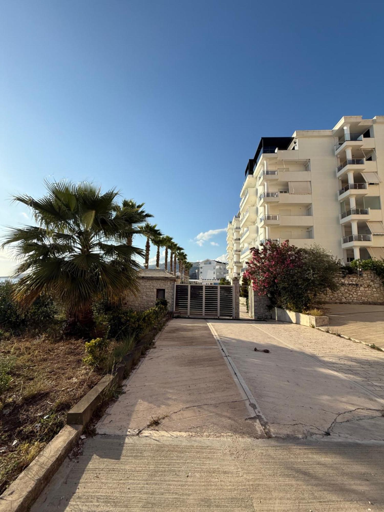 Limani Deluxe Apartments Sarande Bagian luar foto