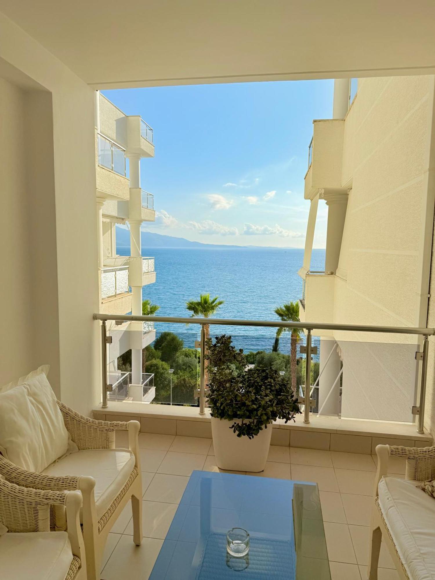 Limani Deluxe Apartments Sarande Bagian luar foto
