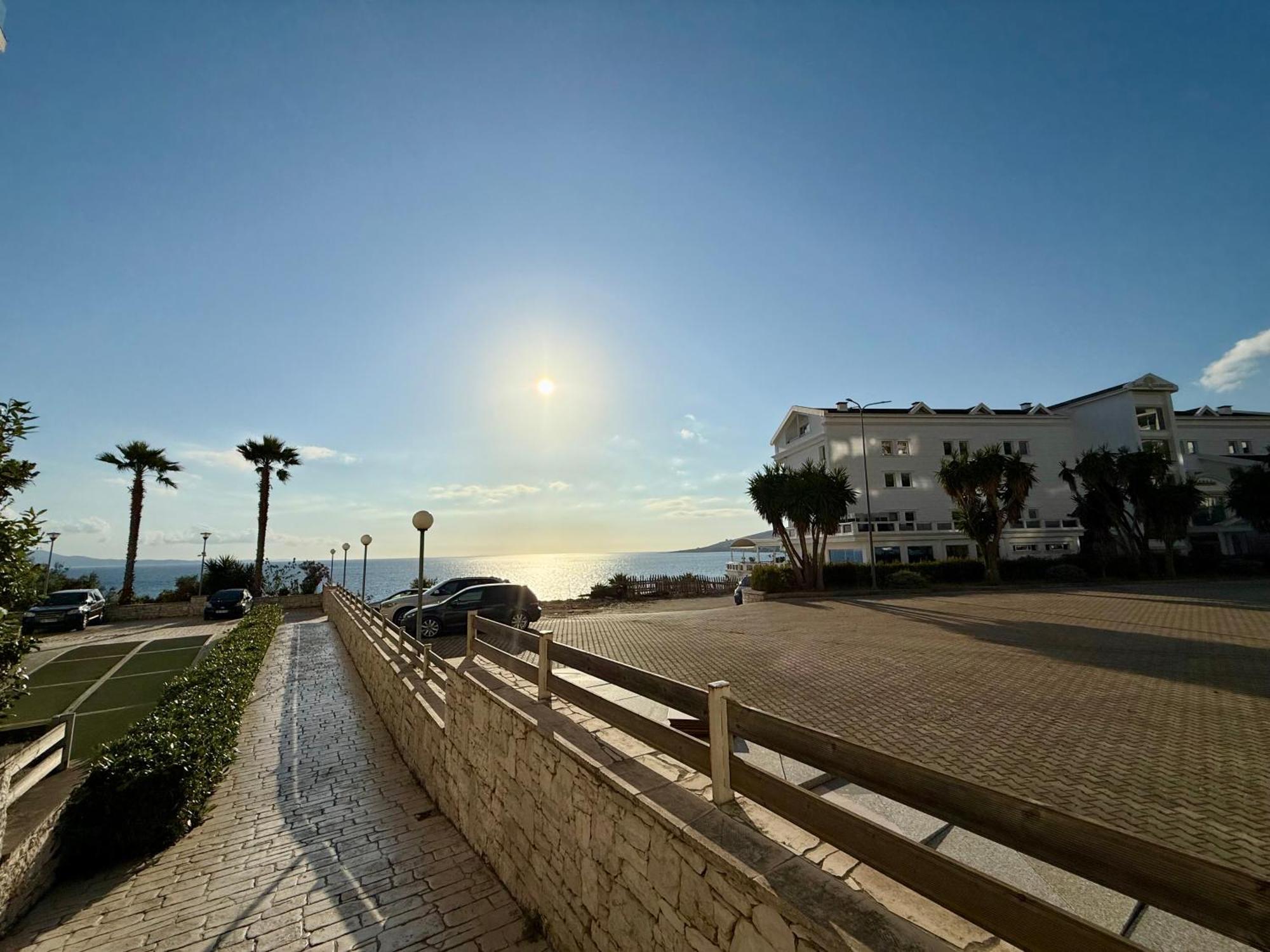 Limani Deluxe Apartments Sarande Bagian luar foto