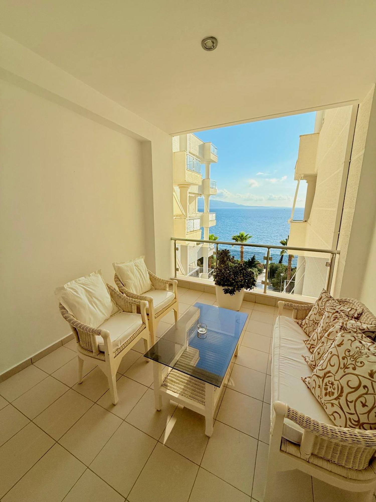 Limani Deluxe Apartments Sarande Bagian luar foto