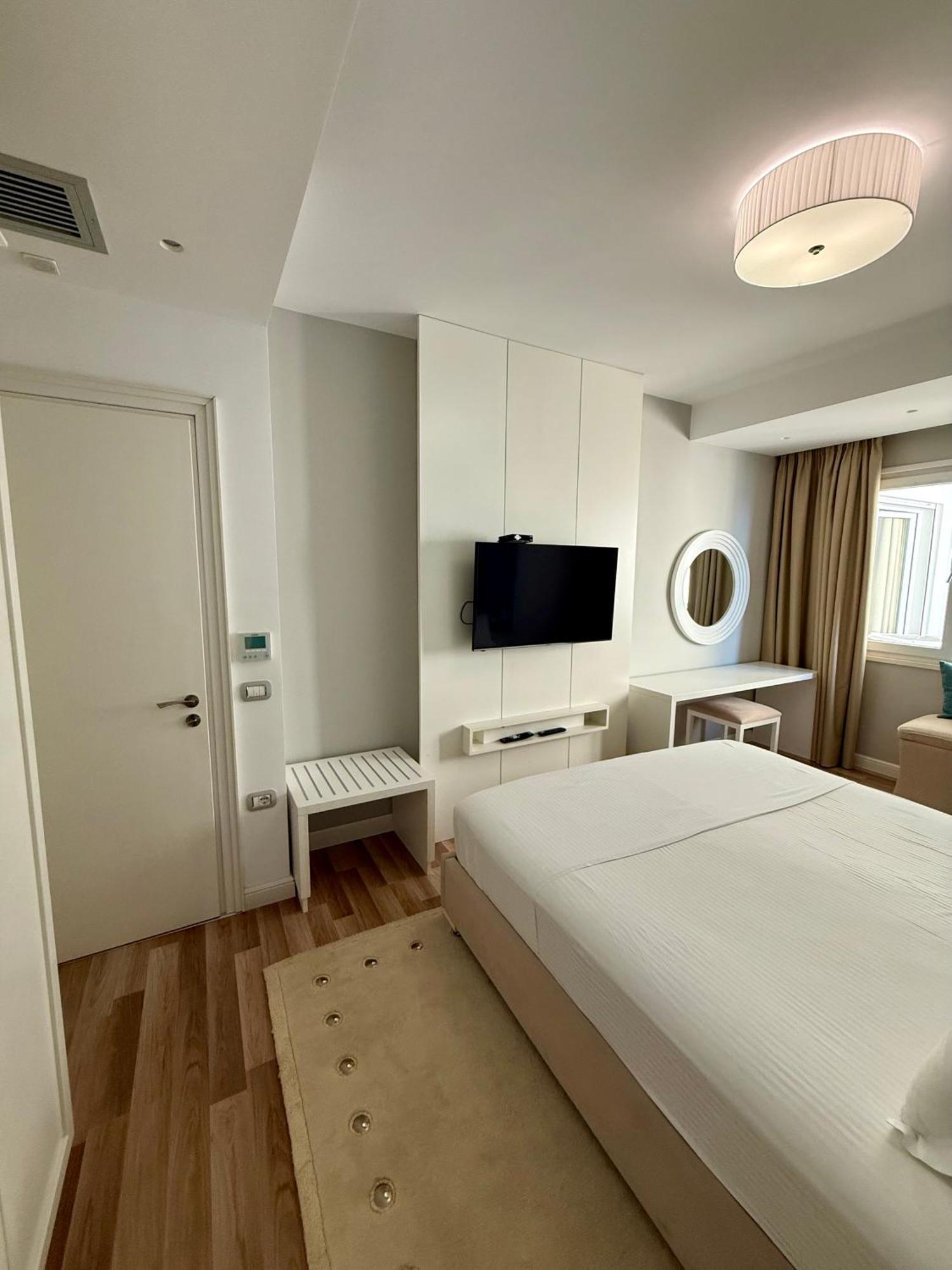 Limani Deluxe Apartments Sarande Bagian luar foto
