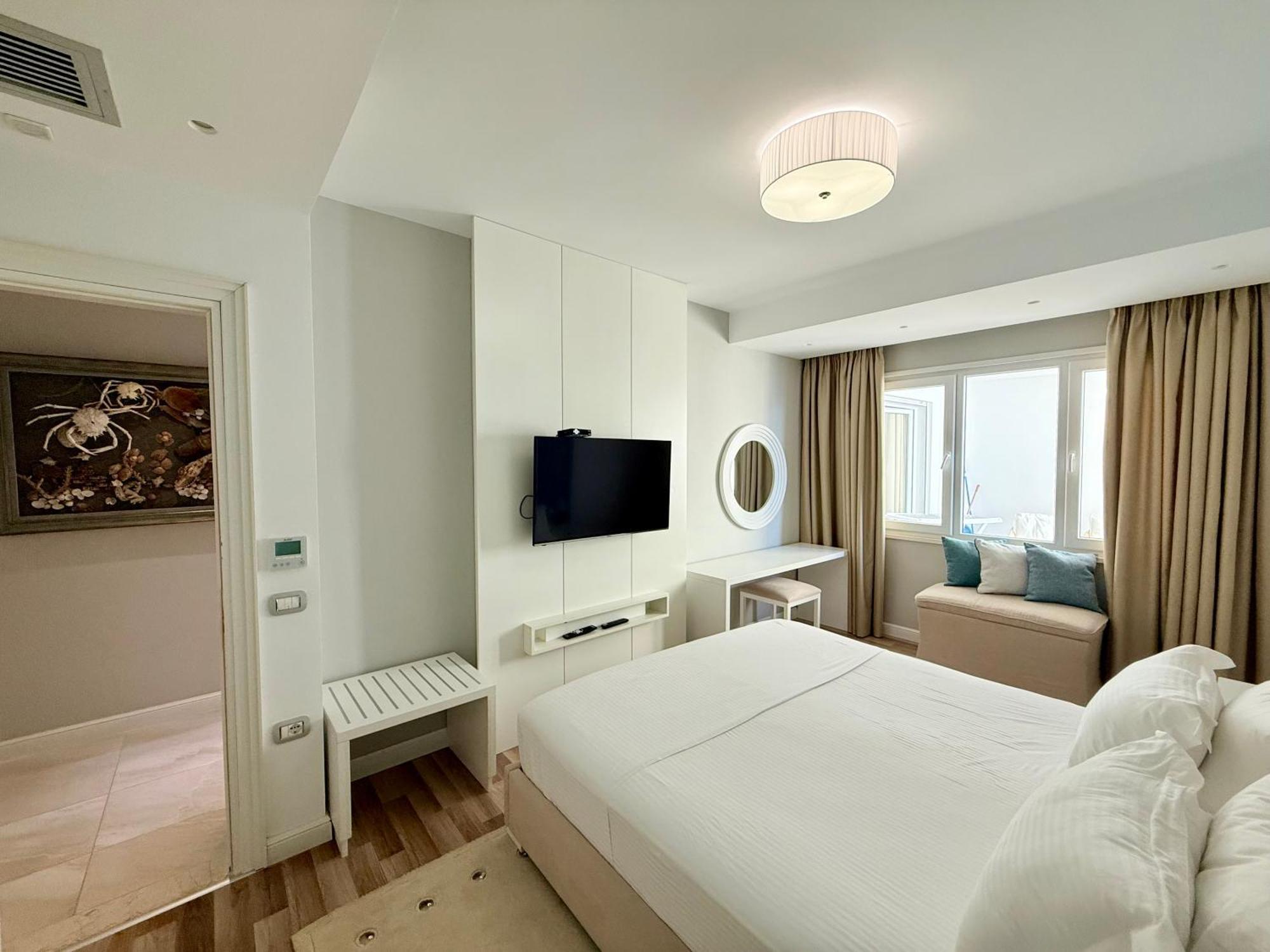 Limani Deluxe Apartments Sarande Bagian luar foto
