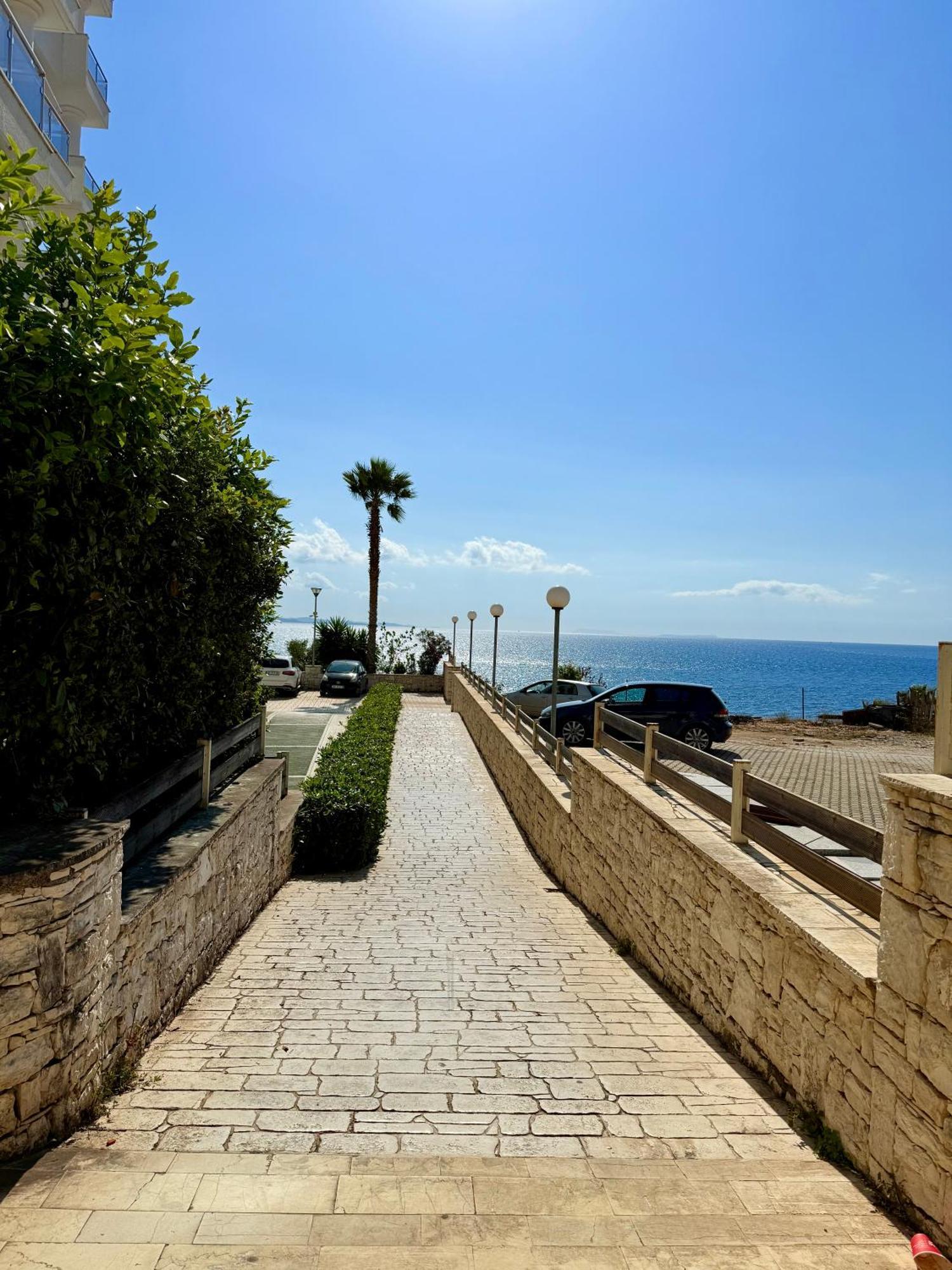 Limani Deluxe Apartments Sarande Bagian luar foto