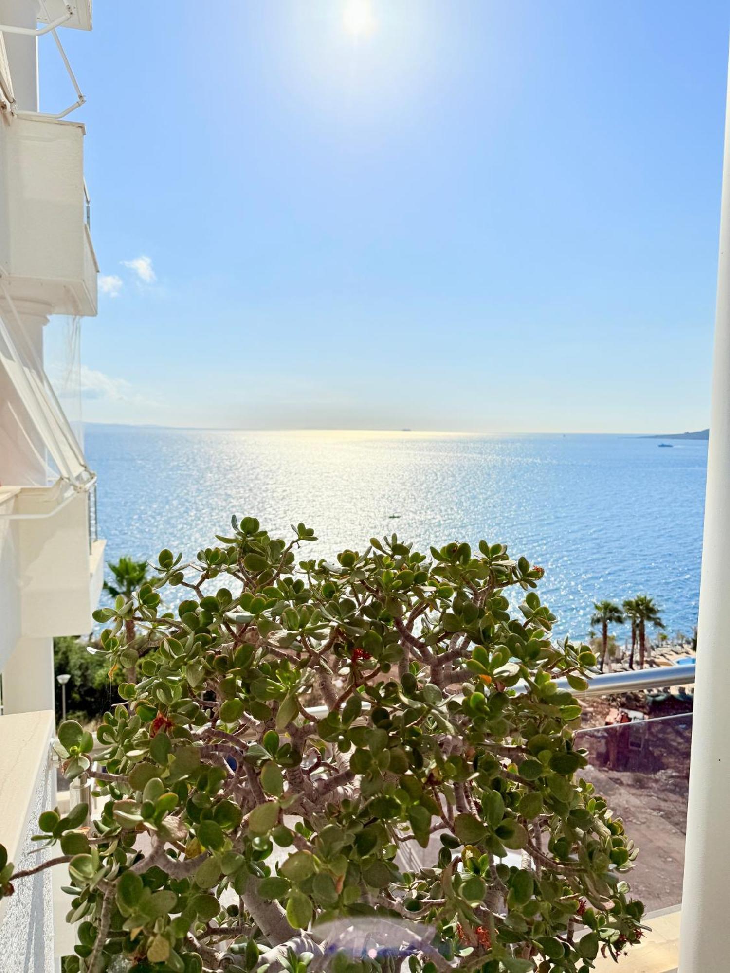 Limani Deluxe Apartments Sarande Bagian luar foto