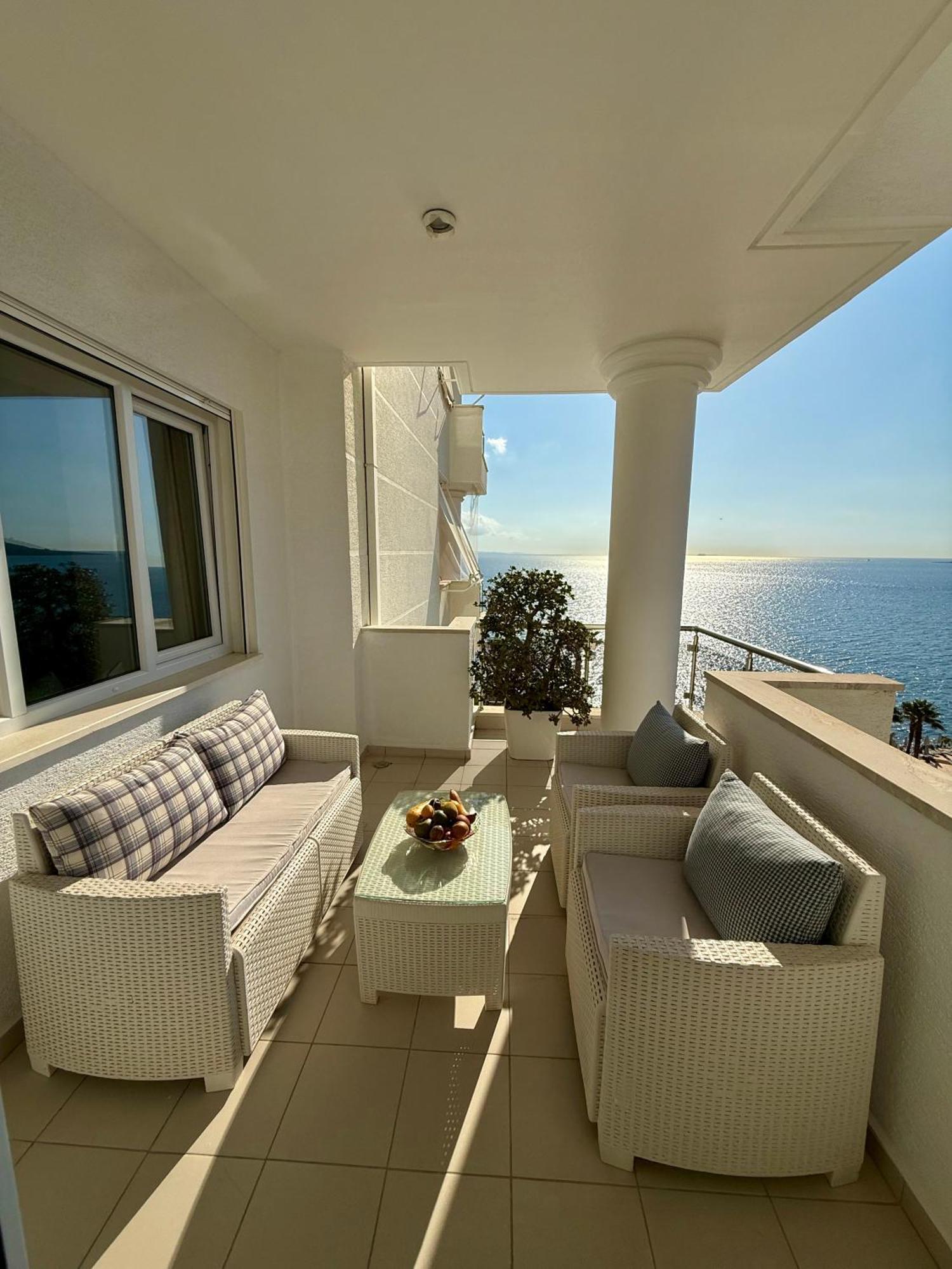 Limani Deluxe Apartments Sarande Bagian luar foto